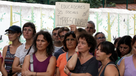 Pancarta on s'hi pot llegir que les educadores socials són "imprescindibles" Pancarta on s'hi pot llegir que les educadores socials són "imprescindibles"