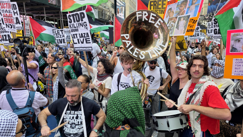 Manifestantes protestan contra el genocidio en Gaza y la presencia del primer ministro israelí, Benjamin Netanyahu, en la Asamblea General de la ONU este viernes, en Nueva York.