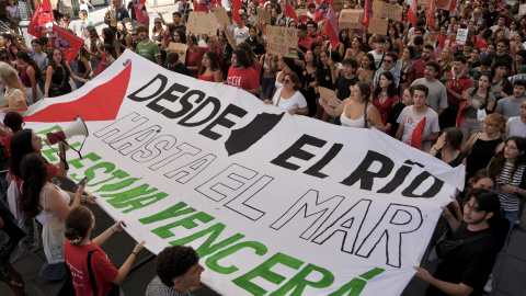 EuropaPress_6997423_imagenes_manifestacion_convocada_sindicato_estudiantes_apoyo_pueblo Manifestación estudiantil en apoyo al pueblo palestino, en Sevilla.