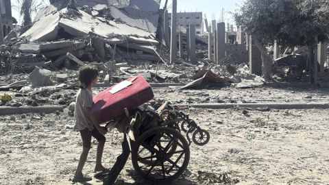 Una niña en Ciudad de Gaza este sábado.