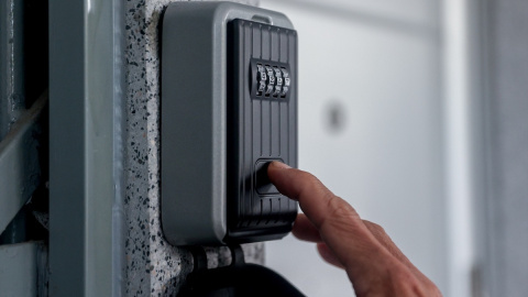 Lo más frecuente es que el anfitrión no esté presente a nuestra llegada al piso. Lo más frecuente es que el anfitrión no esté presente a nuestra llegada al piso.