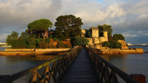 El antiguo pazo de Santa Cruz es la actual sede del CEIDA. El antiguo pazo de Santa Cruz es la actual sede del CEIDA.
