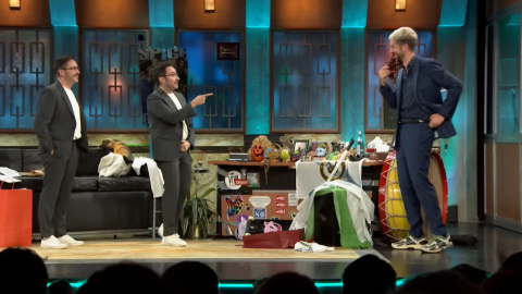 Bayona El director J.A. Bayona y su hermano Carlos en 'La Revuelta'.