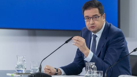 El ministro de Transformación Digital y Función Pública, Óscar López, durante una rueda de prensa tras la reunión del Consejo de Ministros, en el Palacio de la Moncloa, a 7 de octubre de 2025.