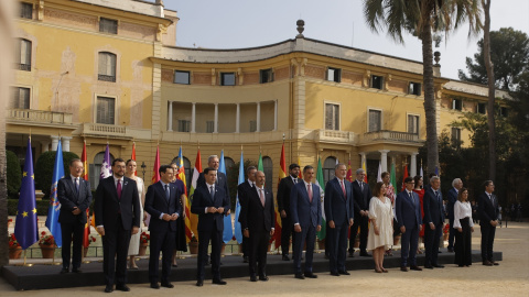 Foto de familia de las autoridades asistentes a la XXVIII Conferencia de Presidentes, en Palau de Pedralbes de Barcelona, a 6 de junio de 2025 Foto de familia de las autoridades asistentes a la XXVIII Conferencia de Presidentes, en Palau de Pedralbes de Barcelona, a 6 de junio de 2025