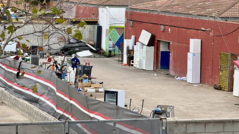 68e4ed2273ca9 Parte del exterior del instituto B9 de Badalona.