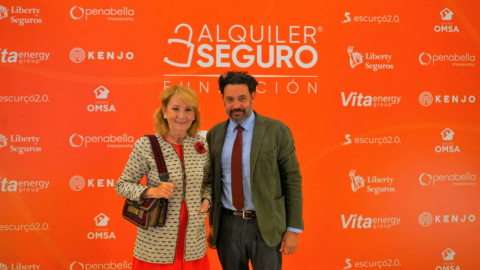 La expresidenta de la Comunidad de Madrid Esperanza Aguirre y el diputado Guillermo Mariscal, en la presentación de la Fundación Alquiler Seguro en Madrid, en mayo de 2022.