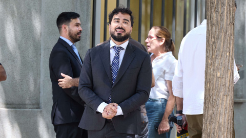 EuropaPress_6851994_lider_acabo_fiesta_salf_eurodiputado_luis_alvise_perez_salir_declarar El líder de Se Acabó La Fiesta (SALF) y eurodiputado, Luis 'Alvise' Pérez.