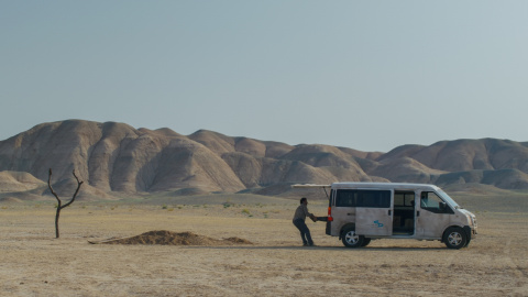 Una furgoneta, el desierto y las calles de Teherán son los lugares en los que se desarrolla la película.