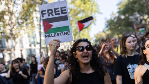 Manifestants a la mobilització d'aquest dimecres a Barcelona amb motiu de la vaga per Palestina.