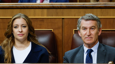 El líder de la oposición, Alberto Núñez Feijóo, y su portavoz en el Congreso, Esther Muñoz, durante la sesión del control al ejecutivo celebrada este miércoles. EFE/Mariscal El líder de la oposición, Alberto Núñez Feijóo, y su portavoz en el Congreso, Esther Muñoz, durante la sesión del control al ejecutivo celebrada este miércoles.