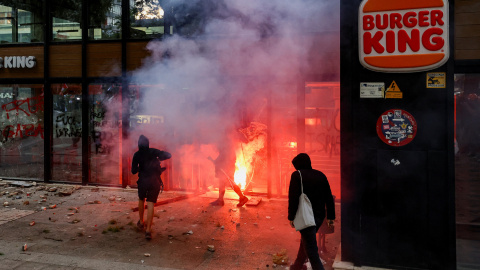 Destrozos en un restaurante de Barcelona.