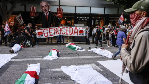Varias personas durante una manifestación a favor de Palestina, en València,