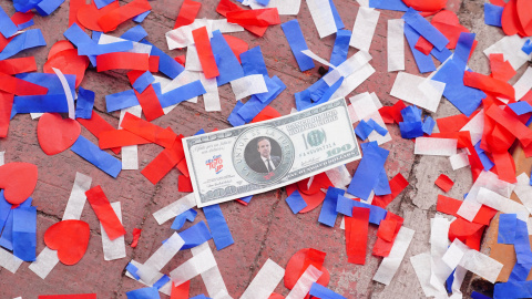 Un billete falso con el rostro del expresidente conservador Jorge Tuto Quiroga, candidato presidencial de Bolivia por la coalición Alianza Libre.