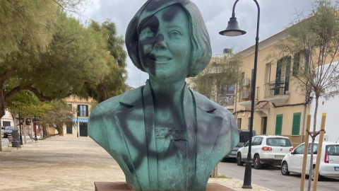 Vandalizan el busto de Aurora Picornell con pintadas nazis.El busto de Aurora Picronell, ubicado en el paseo del Molinar, ha sido vandalizado con pintadas nazis. En concreto, tanto el busto como la placa han amanecido con esvásticas y otras pintadas de simbología nazi.POLITICA MEMÒRIA DE MALLORCA