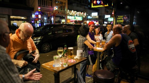 Terraza de una bar en Hong Kong.