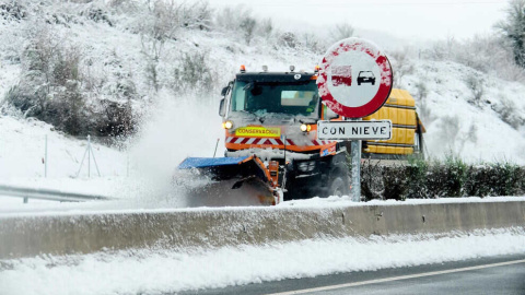 46 quitanieves y más de 300 personas integrarán el operativo frente a las nevadas en las carreteras del Estado en Cantabria 46 quitanieves y más de 300 personas integrarán el operativo frente a las nevadas en las carreteras del Estado en Cantabria