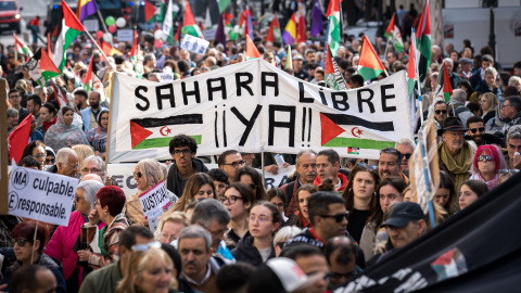 Decenas de personas durante una manifestación por la autodeterminación del Sahara Occidental, a 16 de noviembre de 2024, en Madrid(2) Decenas de personas durante una manifestación por la autodeterminación del Sahara Occidental, a 16 de noviembre de 2024, en Madrid.