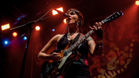 Raquel Sánchez, guitarrista del grupo Los Jaleo.