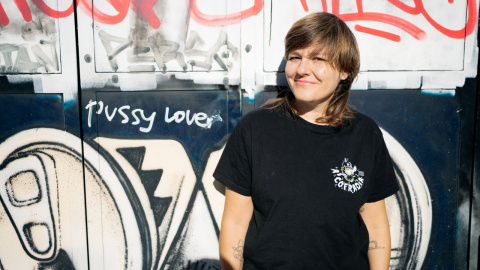 Eme DJ reflexiona sobre el impacto de las redes sociales en la salud mental.