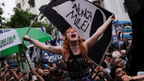 Una concentración peronista contra Milei.