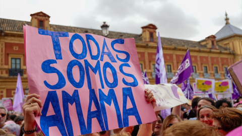 La concentración contra los fallos del cribado, este domingo en Sevilla.