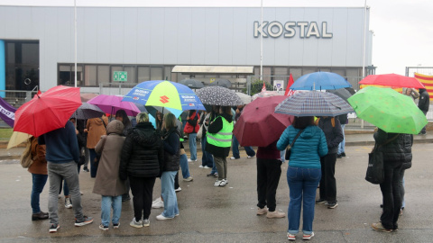 Vaguistes a la planta de Kostal Eléctrica, a Sentmenat (Vallès Oriental).