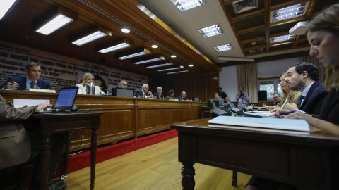 Sánchez El senador del PP Joaquín Miranda de Larra durante la comparecencia de Pedro Sánchez en el Senado.