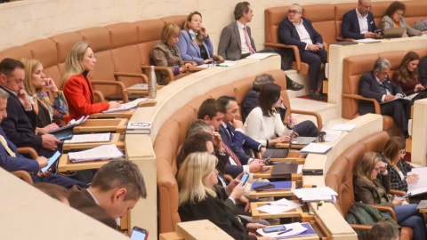 Sospechas de "negociación soterrada" de PP-Vox para aprobar los presupuestos de 2026 Sospechas de "negociación soterrada" de PP-Vox para aprobar los presupuestos de 2026