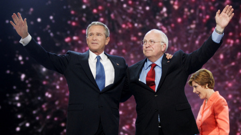 George W. Bush y Dick Cheney, en la clausura de la convención del Partido Republicano de 2004, en el Madison Square Garden de Nueva York.