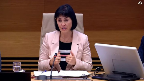 Una víctima de la DANA consigue que PP y Vox la aplaudan tras negarse a hacerlo durante tres días Una víctima de la DANA consigue que PP y Vox la aplaudan tras negarse a hacerlo durante tres días en la comisión de investigación del Congreso.