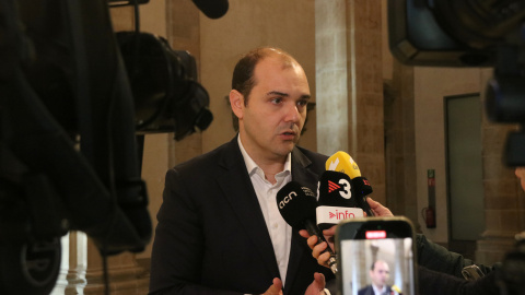 El conseller de Presidència, Albert Dalmau, en una atenció als mitjans.