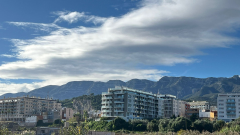 Una imatge de l’edifici Arriaz de la Ràpita que s'ha d'enderrocar