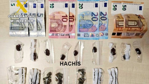 Detenida una vecina de Castro Urdiales en la terraza de un bar con 16 envoltorios de hachís y marihuana en el bolso Detenida una vecina de Castro Urdiales en la terraza de un bar con 16 envoltorios de hachís y marihuana en el bolso