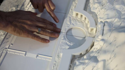 Maqueta del proyecto 'La base y la cruz', elegido este martes como ganador del concurso internacional para resignificar el Valle de Cuelgamuros.