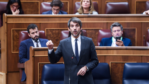 El ministro de Cultura, Ernest Urtasun, durante una sesión de control al Gobierno.