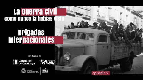 Las potencias democráticas, lideradas por el Reino Unido y Francia, optaron por la “no intervención” tras el golpe de Estado del 36. El primero para cercenar la supuesta revolución “comunista” que temían. La segunda porque no se atrevió a entrar en las tierras movedizas que la guerra en España despertó entre sus ciudadanos y la dependencia que tenía respecto a los británicos para contener la temida expansión nazi. Los Estados Unidos se mantuvieron neutrales, pero en la práctica inclinados a favor de Franco.
Anulada la posibilidad de actuación de la Sociedad de Naciones (que ya se había manifestado en los conflictos de China y Abisinia), el destino de la República dependió de la posterior intervención soviética. Se manifestó en el mes de octubre de 1936, cuando el gobierno legítimo se encontraba ya en una situación dificilísima. El interés de Stalin estribaba en no dar una victoria fácil al fascismo y en lograr un entendimiento con las potencias occidentales frente a la común amenaza nazi.
 El colapso de los organismos de seguridad del Estado y las rápidas victorias en campo abierto -con la imposición del terror en las zonas en las que el ejército y falangistas hicieron causa común con los grandes matarifes que fueron Franco, Mola, Cabanellas, Queipo de Llano entre otros- abocaron a los republicanos a una situación límite. El mismo Azaña en septiembre de 1936 no daba un céntimo por la supervivencia de la República.

Hace 18 años nacimos con un compromiso: hacer un periodismo útil para la sociedad. Solo podemos continuar con esta labor si contamos con el apoyo de personas como tú.

Únete a la comunidad de Público. 18 años no son nada… cuando nos queda tanto por contar. Periodismo incómodo para tiempos difíciles. https://bit.ly/3VylhmD


Periodismo, investigación y compromiso para construir un mundo más igualitario.
¡Suscríbete ya a nuestro canal!: https://bit.ly/2U8nM0q
Visita: https://www.publico.es
Síguenos en Facebook: https://www.facebook.com/diario.publico/
Síguenos en Twitter: https://twitter.com/publico_es
Síguenos en Instagram: https://www.instagram.com/publico.es
Síguenos en TikTok: https://www.tiktok.com/@publico_es
Síguenos en Bluesky: https://bsky.app/profile/publico.es