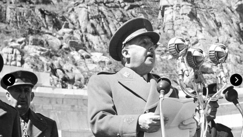 Franco da el discurso de inauguración del Valle de los Caídos, a 1 de abril de 1959, coincidiendo con el vigésimo aniversario de la victoria en la Guerra Civil.