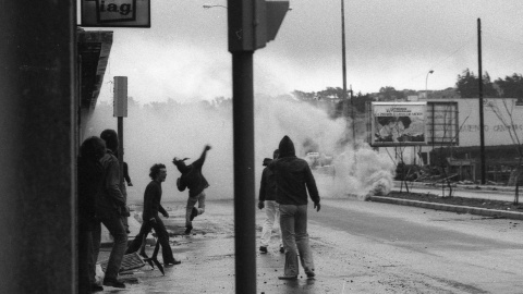 Las protestas sociales tras la muerte de Fernández Quesada. Fotograma de Quesada: la verdad del silencio.
