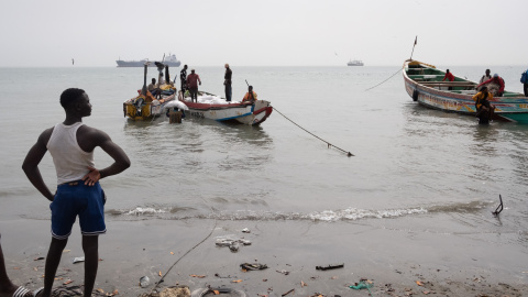Piraguas de madera utilizadas para el transporte entre las dos orillas del río Gambia.(02/03/2025)