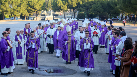 Obispos en el Santuario del Sagrado Corazón del Cerro de los Ángeles en Getafe. Obispos en el Santuario del Sagrado Corazón del Cerro de los Ángeles en Getafe.