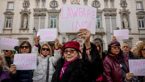 Manifestación contra la condena al fiscal general del Estado Vista de la manifestación este domingo en frente del Tribunal Supremo en Madrid.