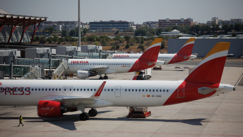 Fotografía de archivo de varios aviones en la terminal 4 del Aeropuerto Adolfo Suárez Madrid-Barajas.