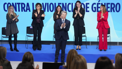 El presidente del Partido Popular, Alberto Núñez Feijóo, interviene en un acto con motivo del Día Internacional de la Eliminación de la Violencia contra la Mujer, que se conmemora el 25 de noviembre, este lunes en la sede de la formación.