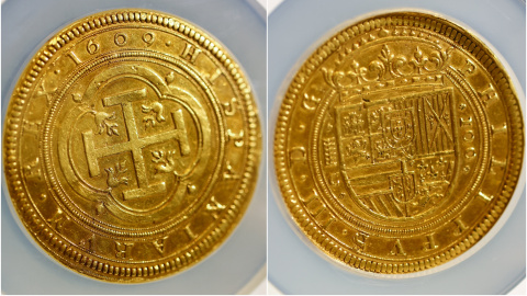 Cara y cruz del centén segoviano de 1609 subastado en Suiza. Cara y cruz del centén segoviano de 1609 subastado en Suiza.