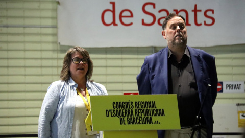 La presidenta de la Federació d'ERC Barcelona, Creu Camacho, amb el president del partit, Oriol Junqueras, en una imatge d'arxiu
