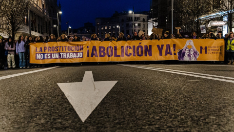 Fotografía de archivo de decenas de personas durante la manifestación convocada por el Movimiento Feminista de Madrid por el Día Internacional de la Mujer. Fotografía de archivo de decenas de personas durante la manifestación convocada por el Movimiento Feminista de Madrid por el Día Internacional de la Mujer.