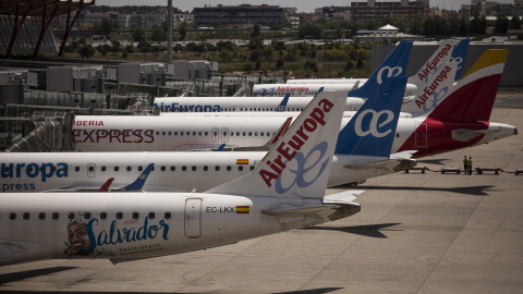 Varias aeronaves de Air Europa, en la terminal 4 del aeropuerto Adolfo Suárez de Madrid. Varias aeronaves de Air Europa, en la terminal 4 del aeropuerto Adolfo Suárez de Madrid.