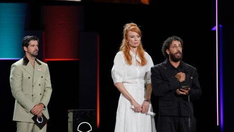 El actor palestino Motaz Malhees al recoger el Premio del Público en San Sebastián