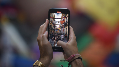 El móvil se ha convertido en una herramienta imprescindible a la hora de viajar.